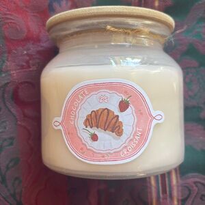 Chocolate 🍫 Croissant 🥐 large candle